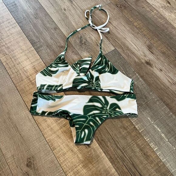 GREENLEE SWIM BRA TOP & CITY BRIEF - GREEN
LEAF PRINT size 0 - Picture 1 of 6